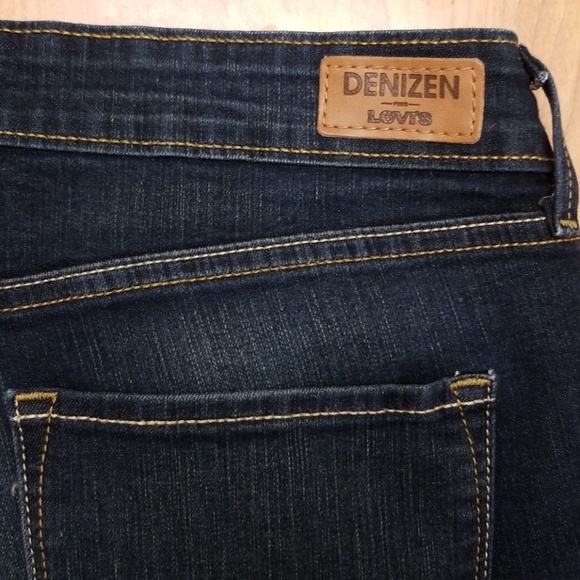 Jean's Cropped - Picture 5 of 6